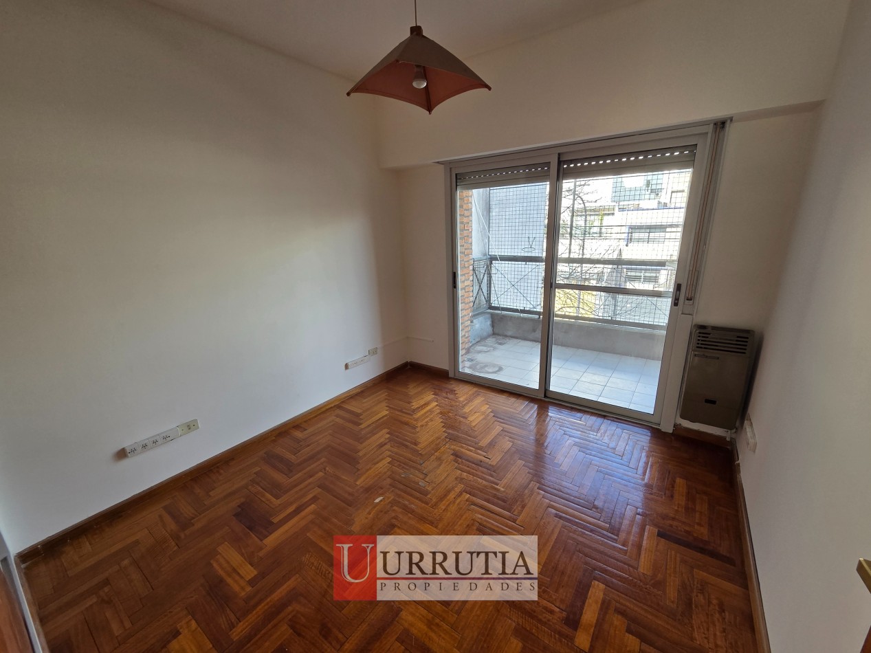 Oficina 4 amb. con dependencia y cochera en Villa Ortuza