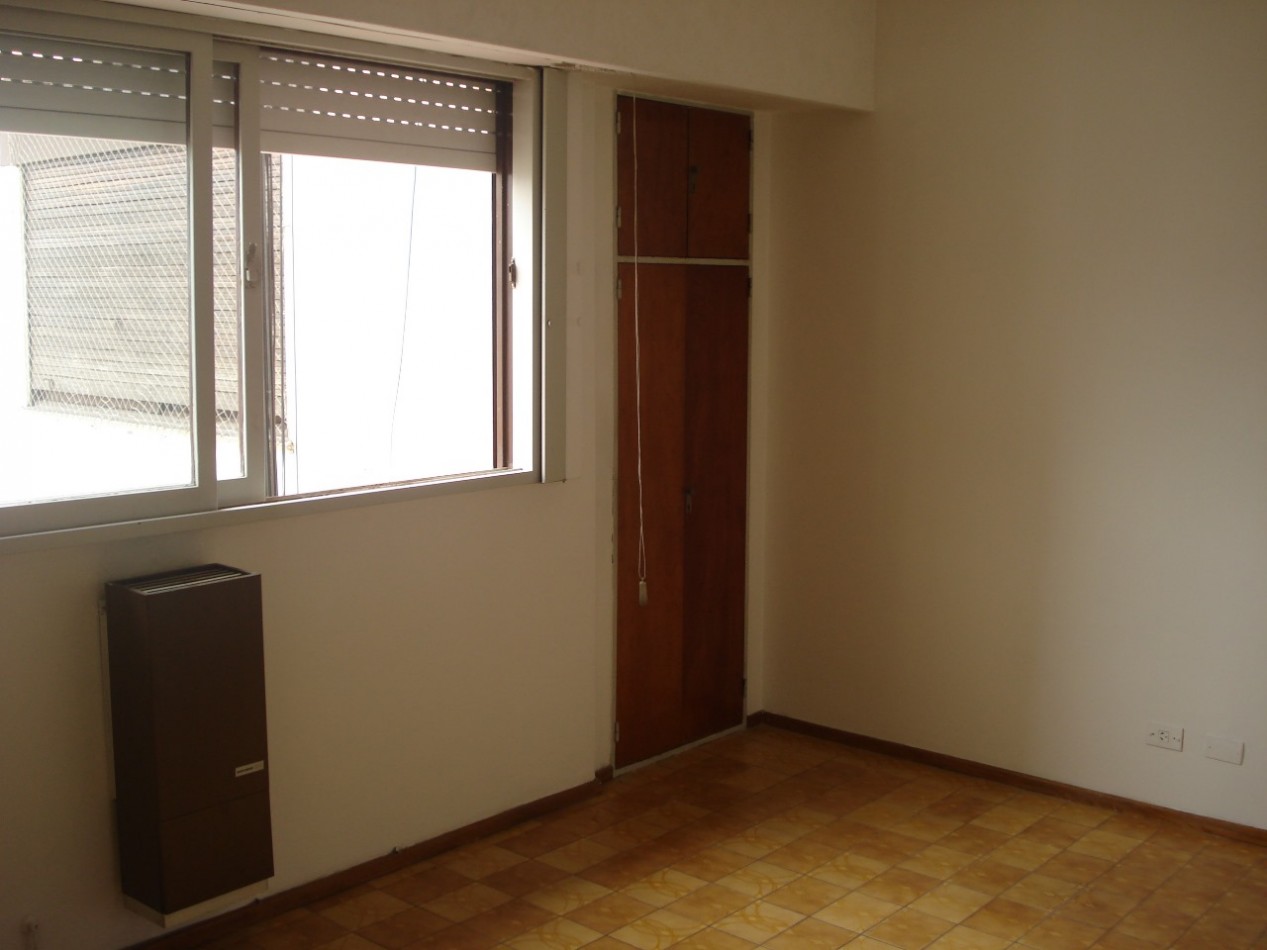 DEPTO 1 AMB LATERAL. EXCELENTE UBICACION. 