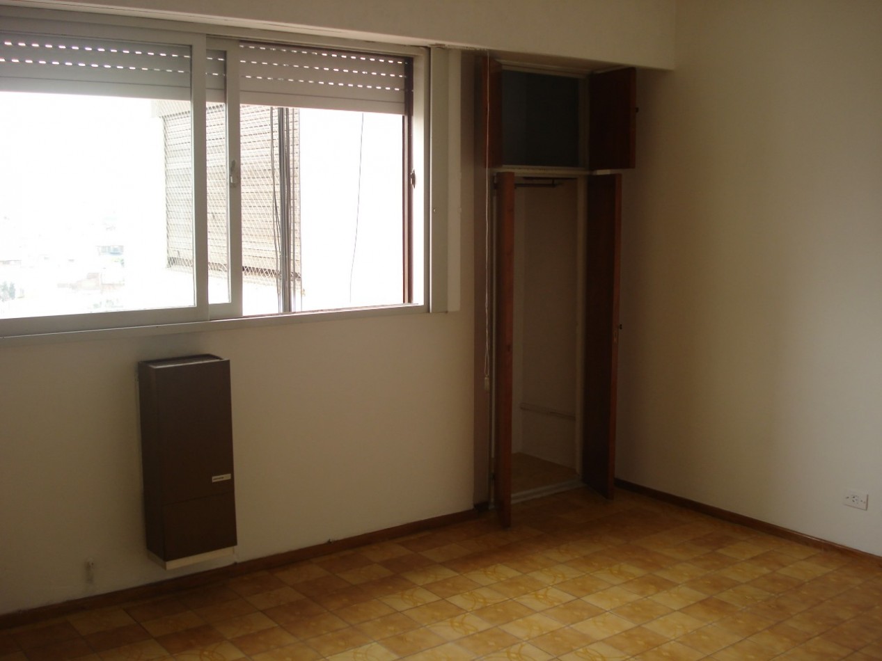 DEPTO 1 AMB LATERAL. EXCELENTE UBICACION. 