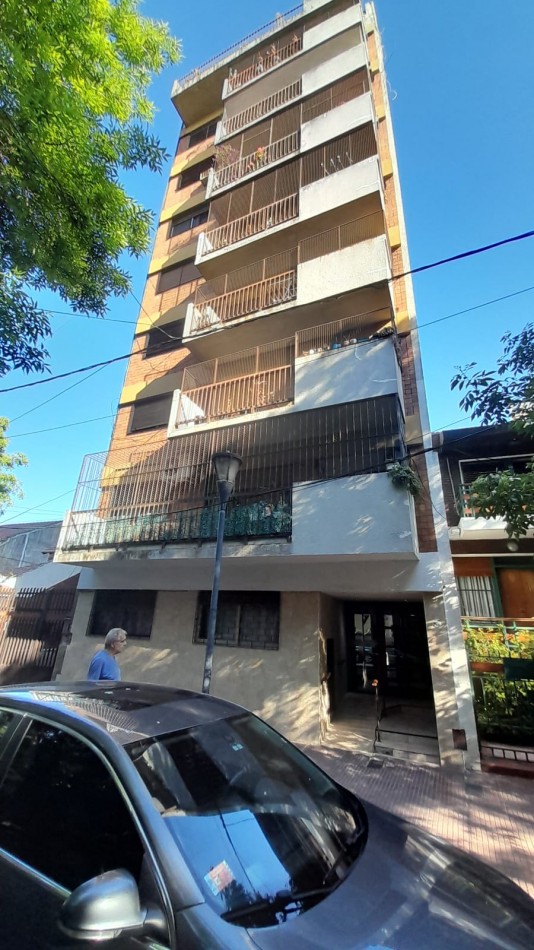 DEPTO 1 AMB LATERAL. EXCELENTE UBICACION. 