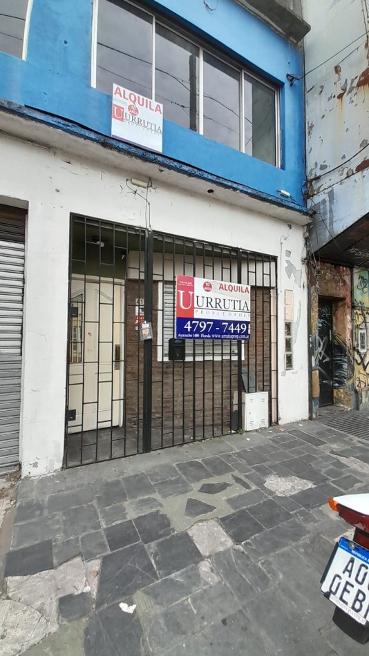 CONSULTORIO/OFICINA 2 AMB CON PATIO. SIN EXPENSAS. EN PLENO CENTRO COMERCIAL.