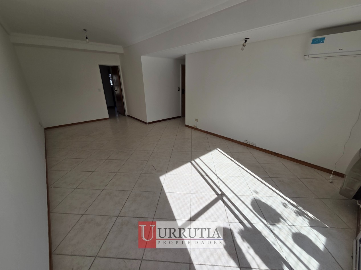 Departamento 4 amb. con dependencia y cochera en Villa Ortuzar