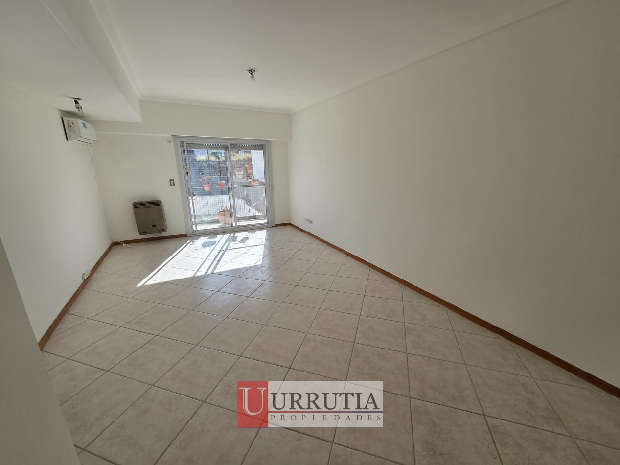 Departamento 4 amb. con dependencia y cochera en Villa Ortuzar