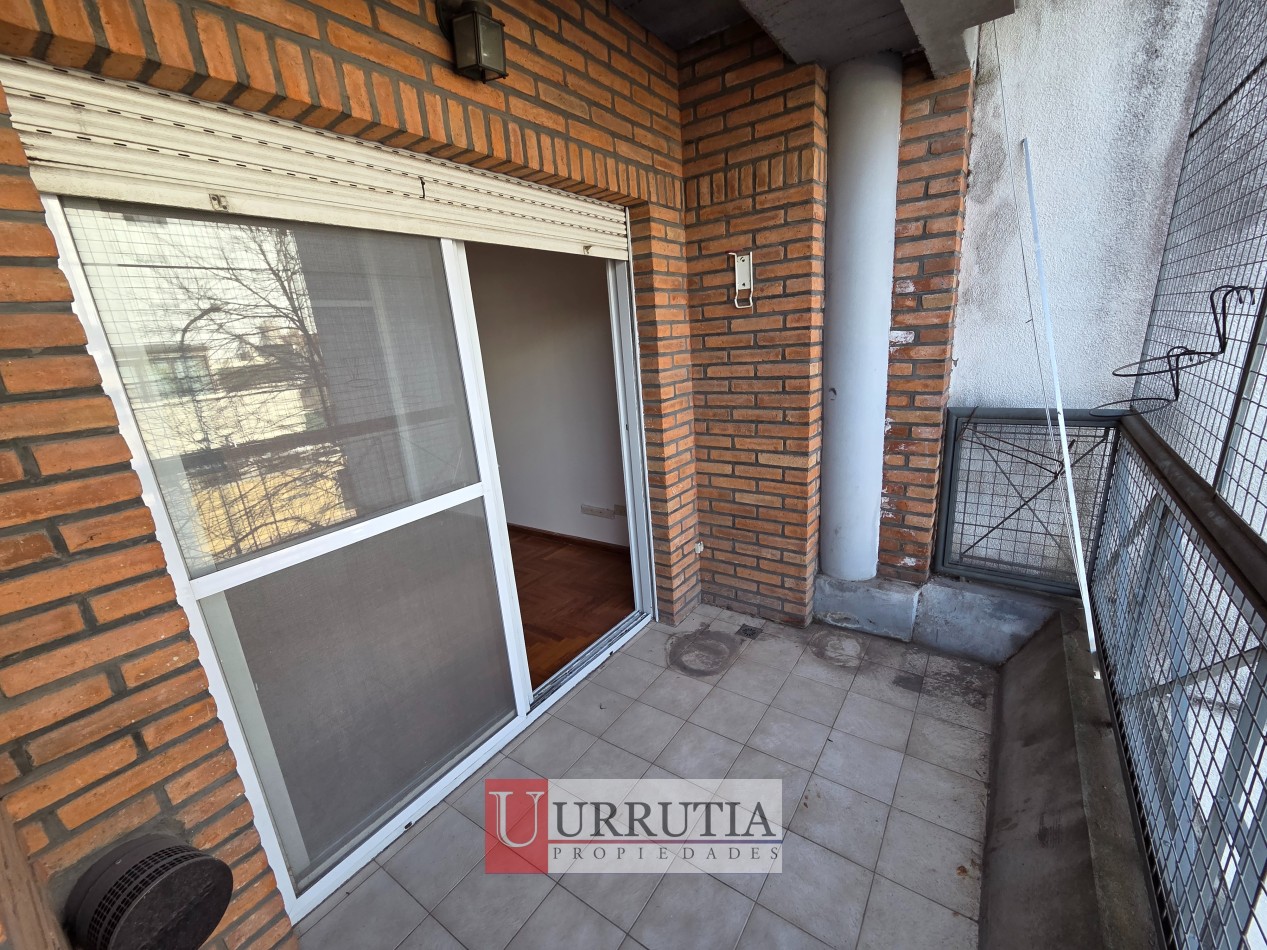 Departamento 4 amb. con dependencia y cochera en Villa Ortuzar