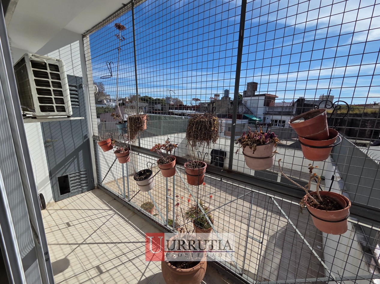 Departamento 4 amb. con dependencia y cochera en Villa Ortuzar