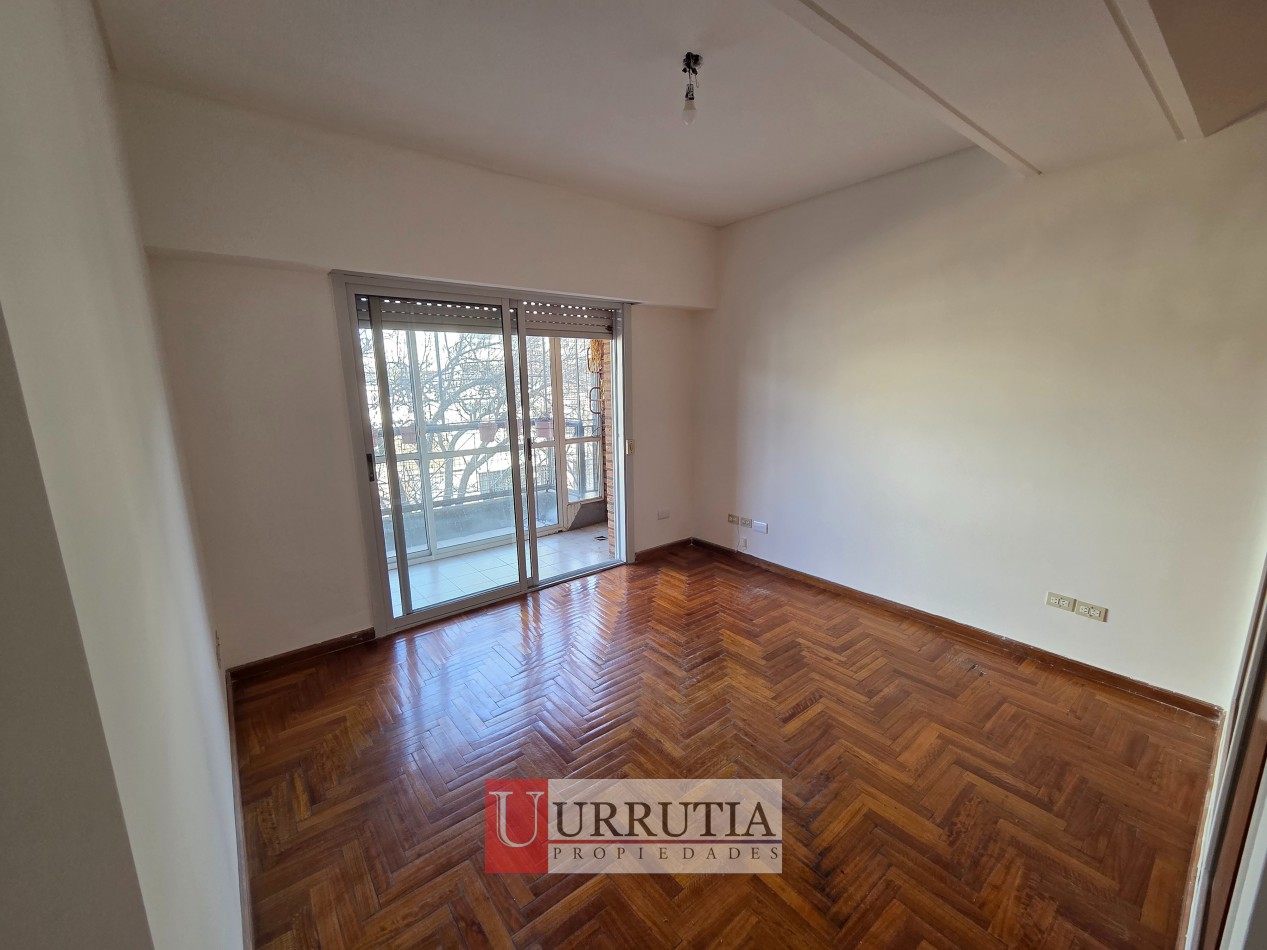 Departamento 4 amb. con dependencia y cochera en Villa Ortuzar