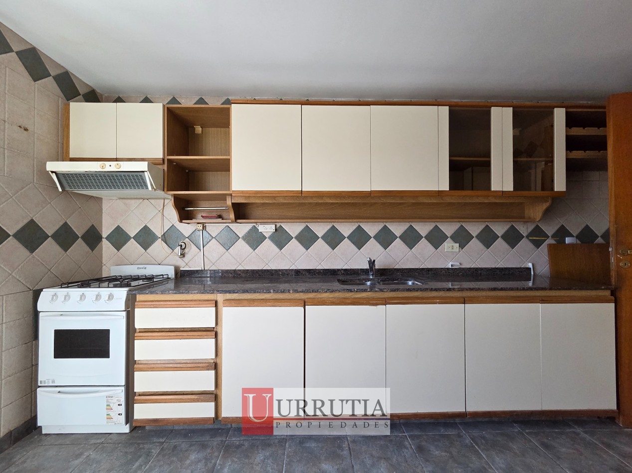 Departamento 4 amb. con dependencia y cochera en Villa Ortuzar