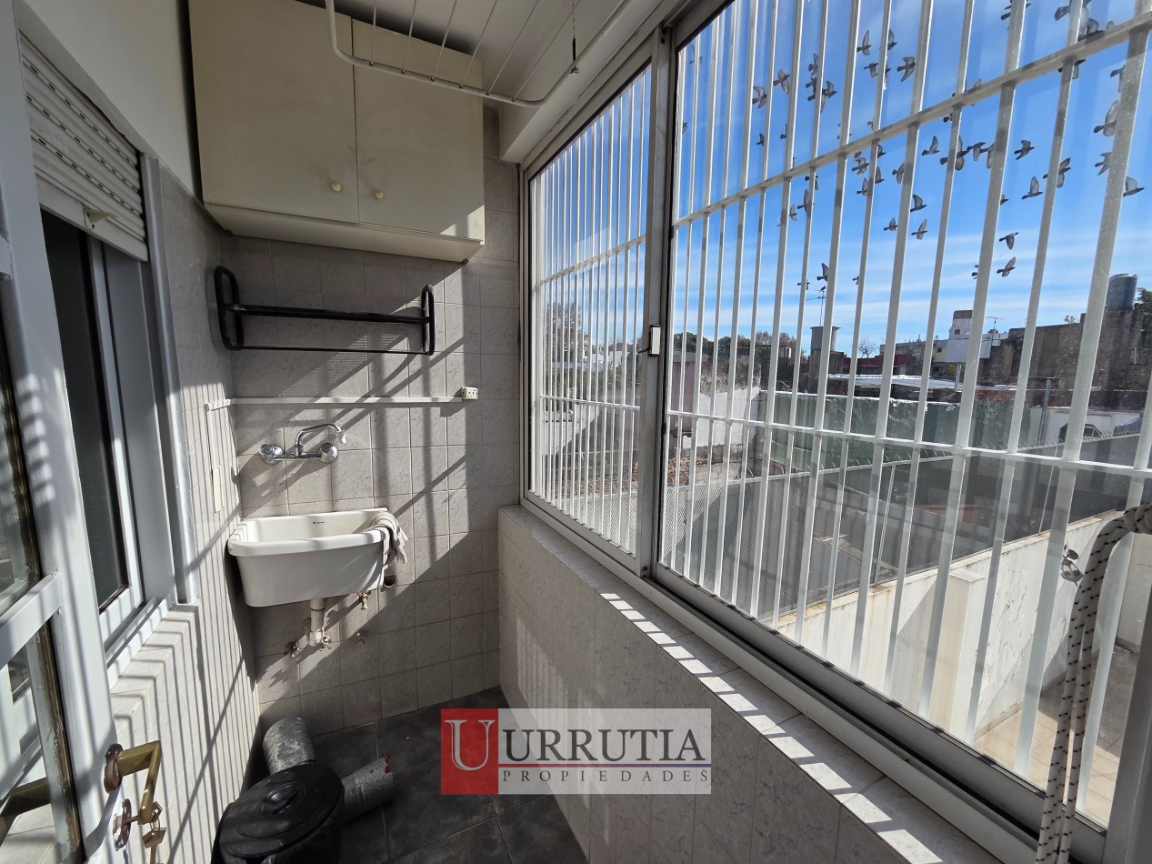 Departamento 4 amb. con dependencia y cochera en Villa Ortuzar