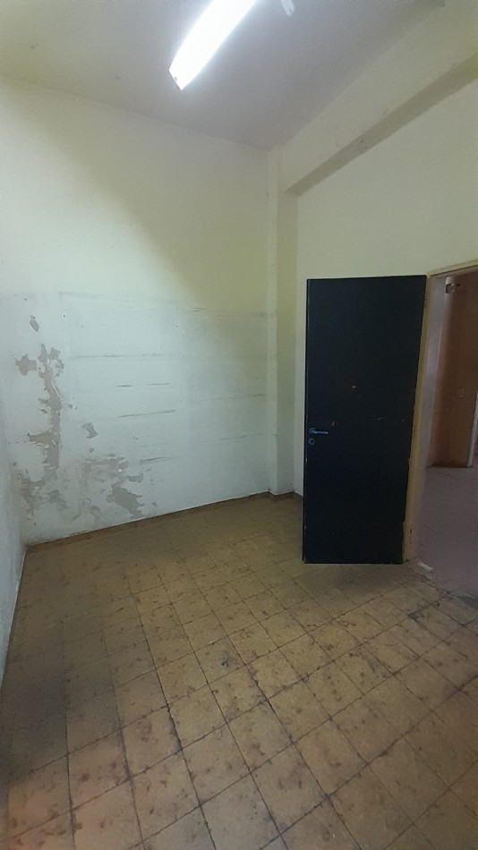 EXCELENTE CONSULTORIO/OFICINA/LOCAL SOBRE CALLE IMPORTANTE EN CENTRO COMERCIAL!!!!!