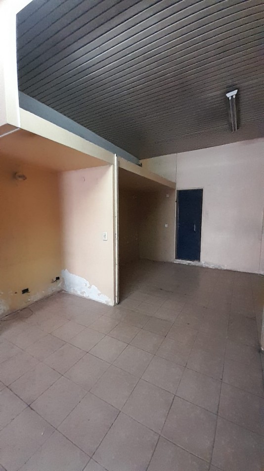EXCELENTE CONSULTORIO/OFICINA/LOCAL SOBRE CALLE IMPORTANTE EN CENTRO COMERCIAL!!!!!