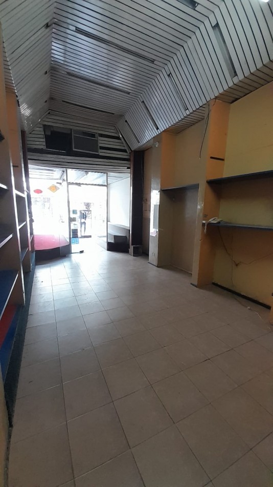 EXCELENTE CONSULTORIO/OFICINA/LOCAL SOBRE CALLE IMPORTANTE EN CENTRO COMERCIAL!!!!!