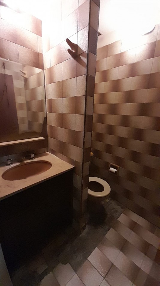 EXCELENTE CONSULTORIO/OFICINA/LOCAL SOBRE CALLE IMPORTANTE EN CENTRO COMERCIAL!!!!!
