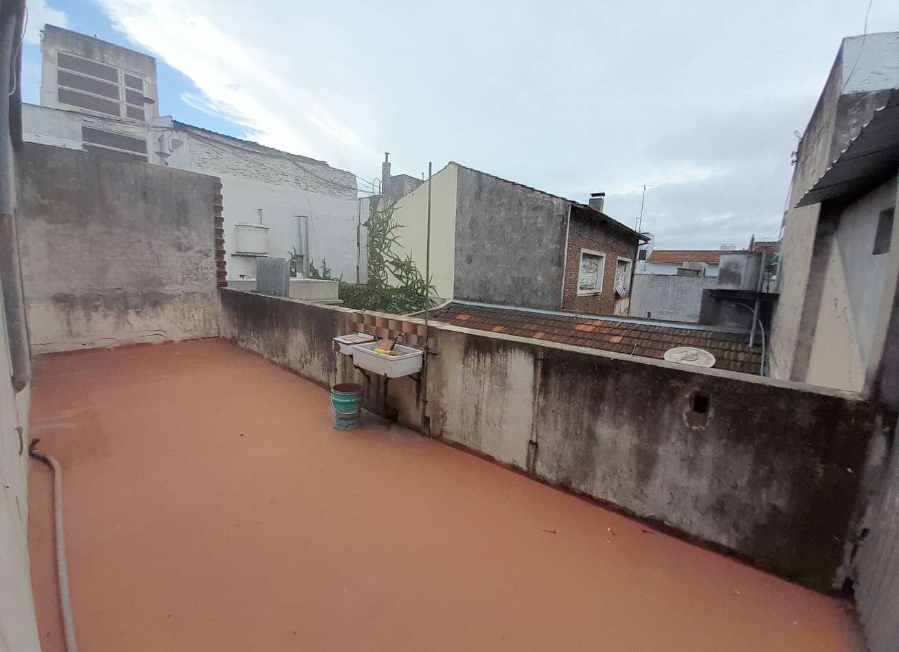 VENTA EN BLOCK. GALPON/DEPOSITO EN PA + 2 LOCALES/OFICINAS EN PB. A MTS DE AV. MITRE.