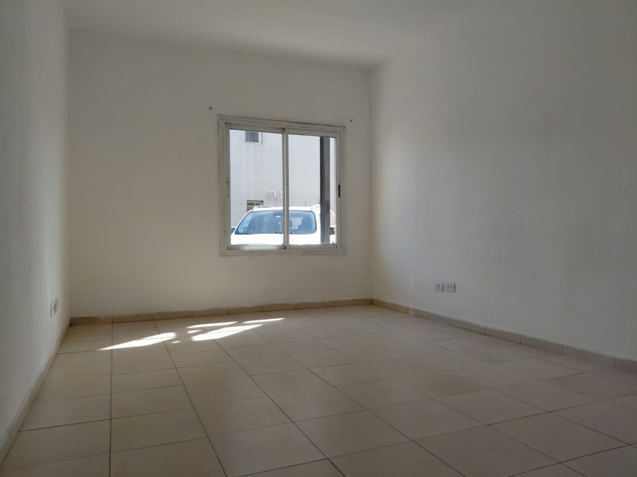 Oficina/Departamento PB 2 ambientes al frente. APTO PROFESIONAL.