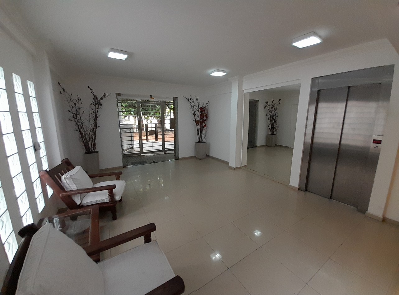 EXCELENTE DPTO 3/4 AMBIENTES CON COCHERA. PATIO/TERRAZA, ZONA COMERCIAL Y ESTACION!!!