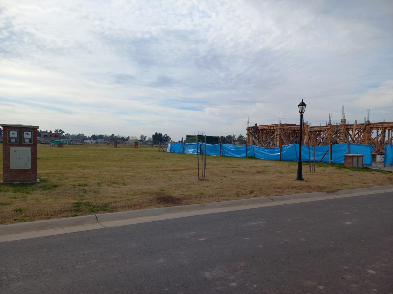 LOTE EN VENTA. BARRIO SANTA SOFIA.