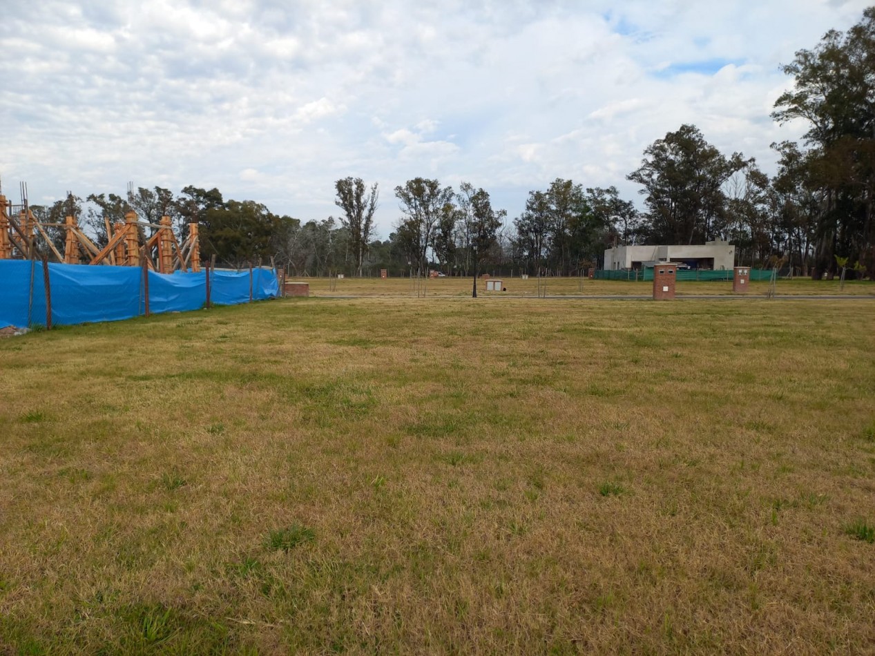 LOTE EN VENTA. BARRIO SANTA SOFIA.
