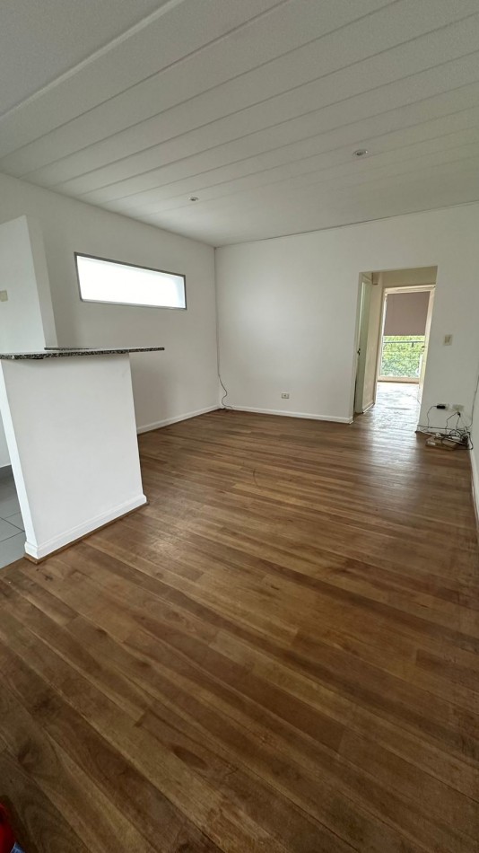Departamento en Alquiler. Inmejorable ubicacion. Con balcon y cochera