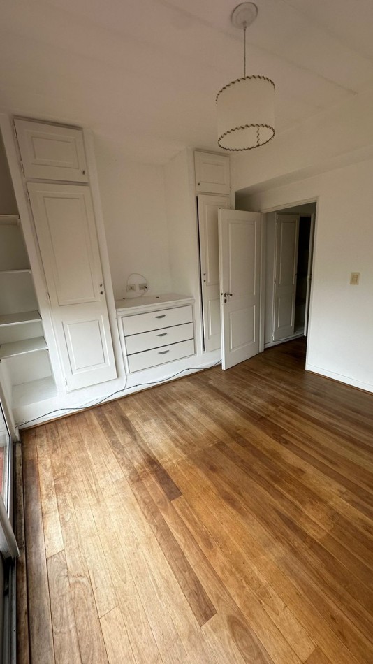 Departamento en Alquiler. Inmejorable ubicacion. Con balcon y cochera