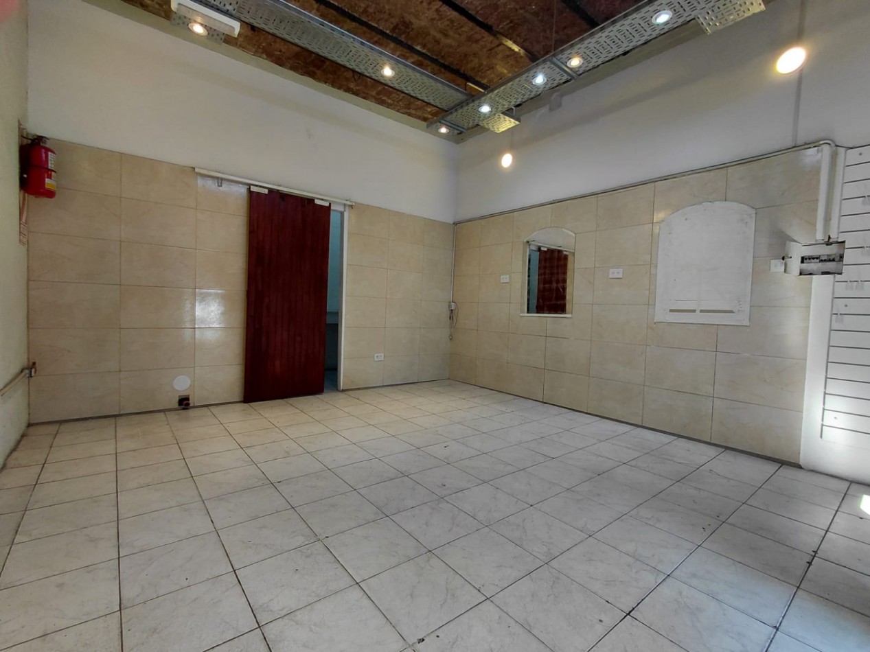 OFICINA / LOCAL COMERCIAL APTO VARIOS RUBROS. EXCELENTE UBICACION.