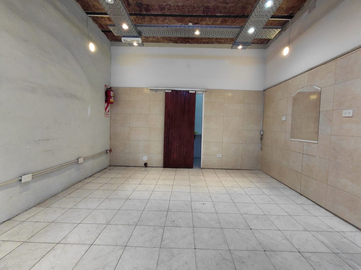 OFICINA / LOCAL COMERCIAL APTO VARIOS RUBROS. EXCELENTE UBICACION.