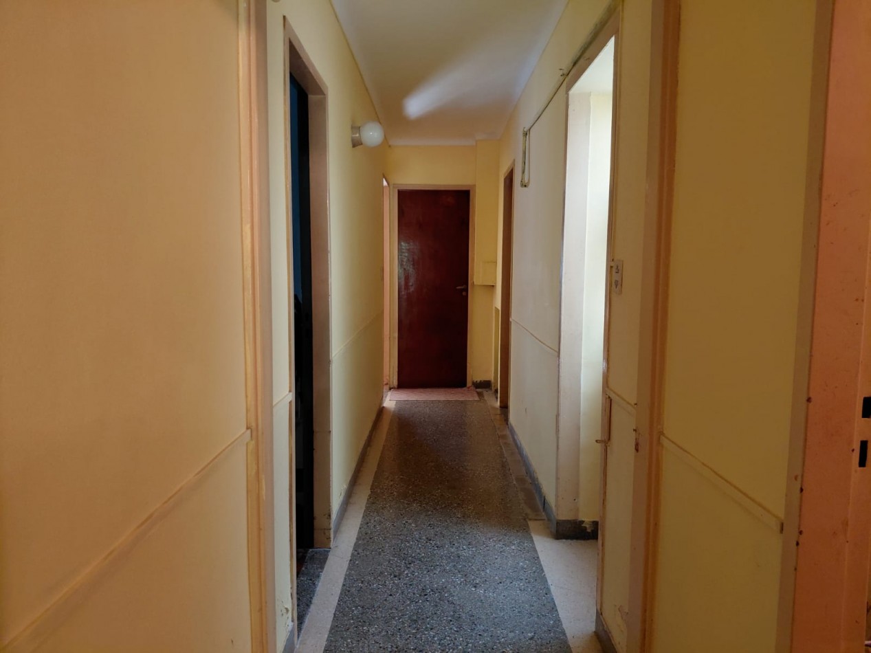 CASA 6 AMB + DEPEND S/GRAN LOTE EN ZONA RESIDENCIAL. INMEJORABLE UBICACION