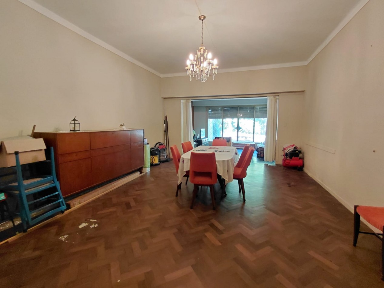 CASA 6 AMB + DEPEND S/GRAN LOTE EN ZONA RESIDENCIAL. INMEJORABLE UBICACION