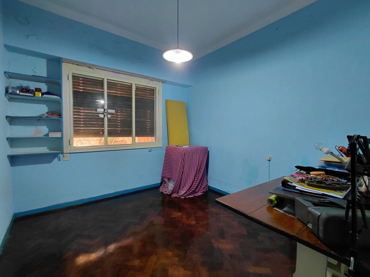 CASA 6 AMB + DEPEND S/GRAN LOTE EN ZONA RESIDENCIAL. INMEJORABLE UBICACION