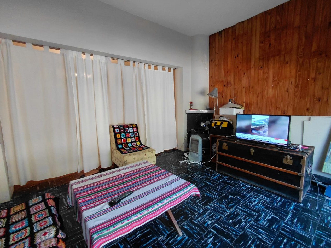 CASA 6 AMB + DEPEND S/GRAN LOTE EN ZONA RESIDENCIAL. INMEJORABLE UBICACION