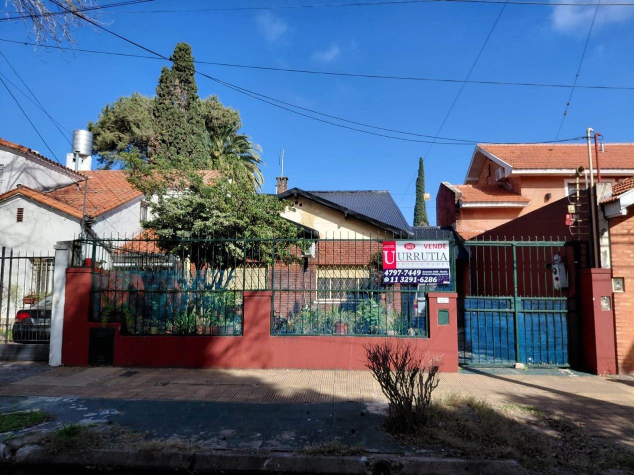 CASA 6 AMB + DEPEND S/GRAN LOTE EN ZONA RESIDENCIAL. INMEJORABLE UBICACION