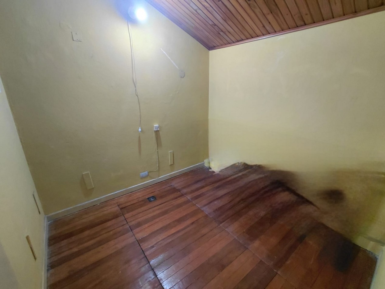 CASA 6 AMB + DEPEND S/GRAN LOTE EN ZONA RESIDENCIAL. INMEJORABLE UBICACION