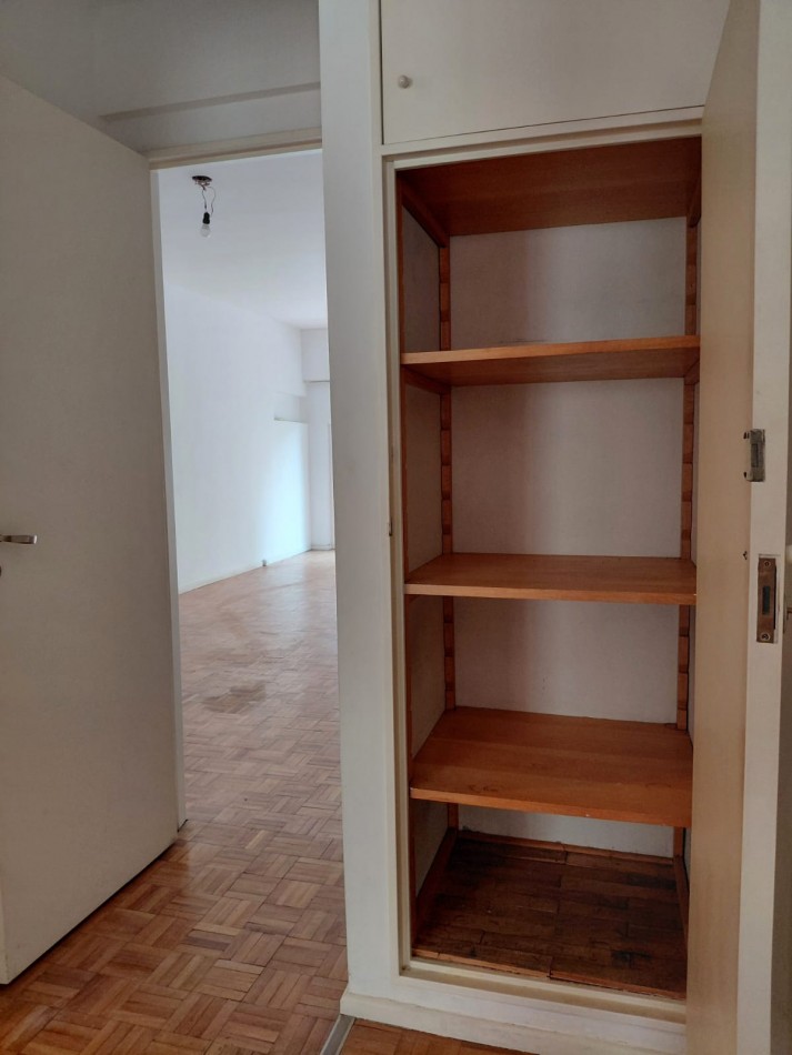 DEPARTAMENTO EN ALQUILER CONTRAFRENTE CON COCHERA Y BALCON