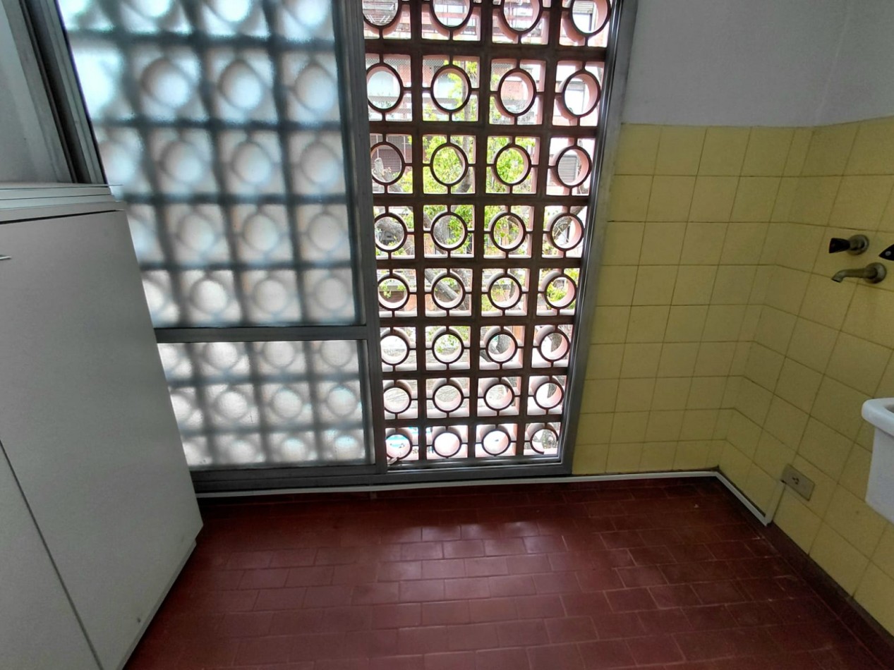 DEPARTAMENTO EN ALQUILER CONTRAFRENTE CON COCHERA Y BALCON