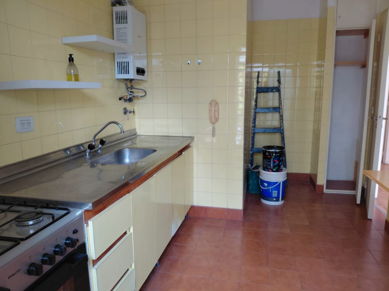 DEPARTAMENTO EN ALQUILER CONTRAFRENTE CON COCHERA Y BALCON