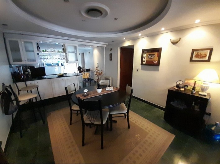Chalet 7 amb con jardin, piscina y cochera pasante. Zona residencial.