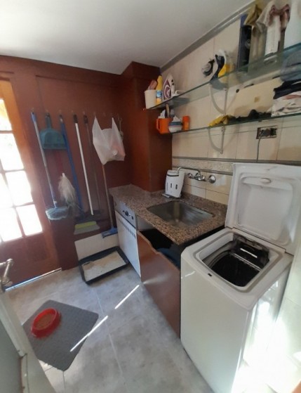 Chalet 7 amb con jardin, piscina y cochera pasante. Zona residencial.