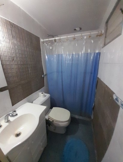 Chalet 7 amb con jardin, piscina y cochera pasante. Zona residencial.