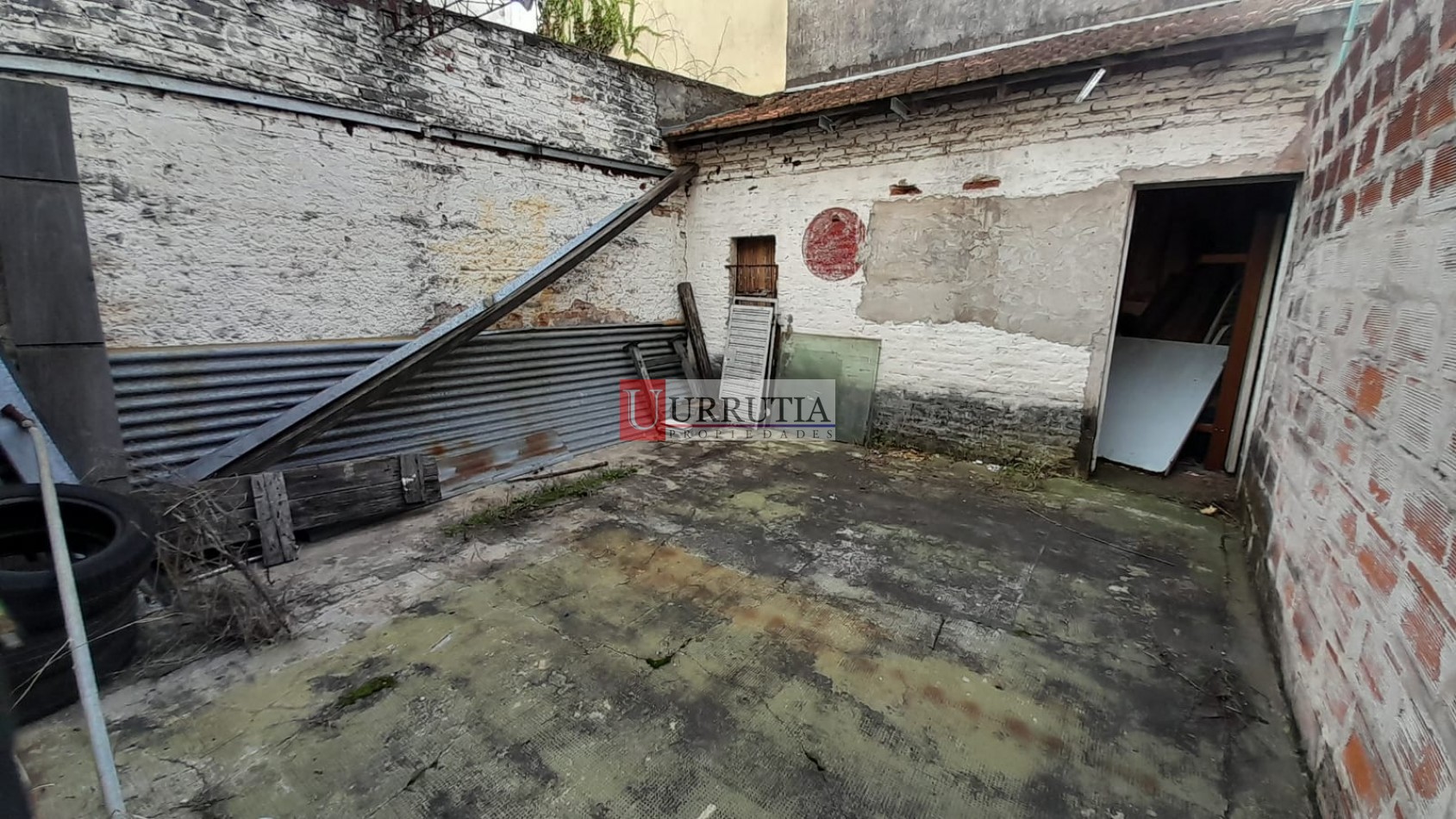 OFICINA 2 AMB C/2 PATIOS + DEPOSITO/COCHERAS.