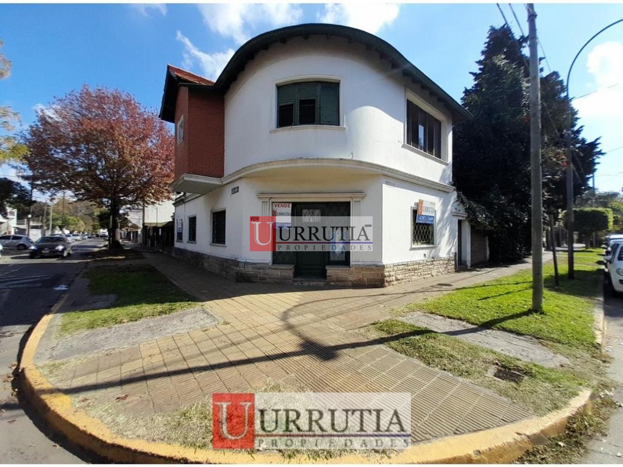 TERRENO DE 348M2 CON CHALET 6 AMB EN 2 PLANTAS. EXCELENTE UBICACION.