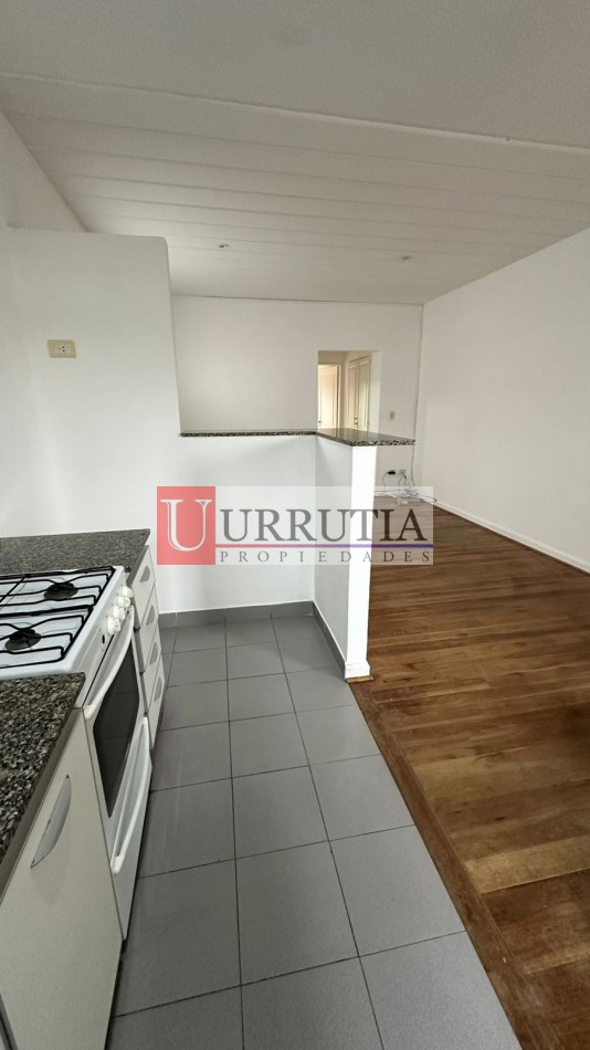 Departamento en Alquiler. Inmejorable ubicacion. Con balcon y cochera