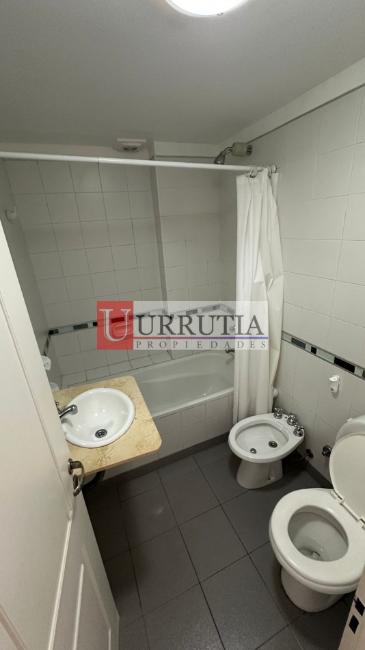 Departamento en Alquiler. Inmejorable ubicacion. Con balcon y cochera