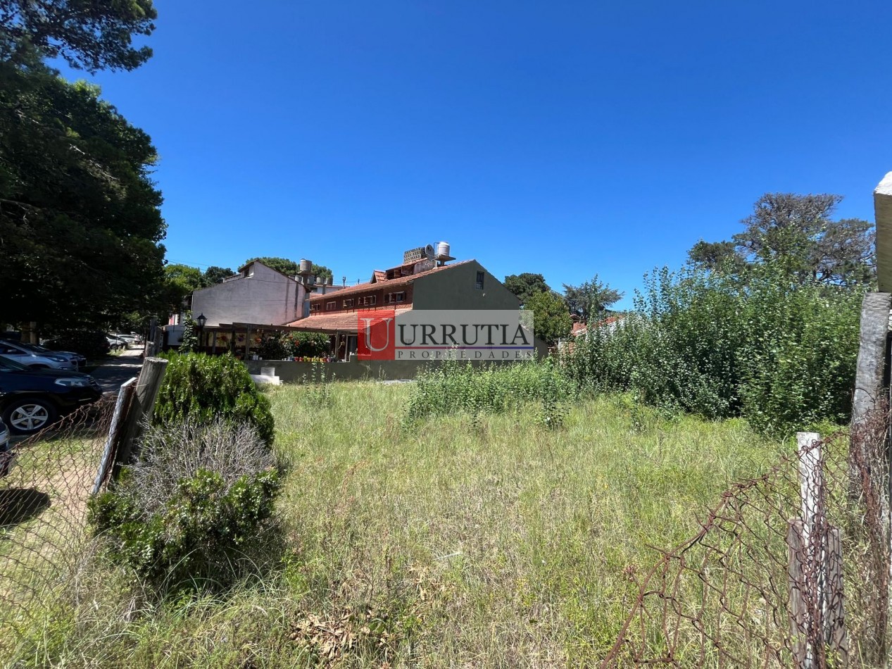 Terreno en Venta. Excelente ubicacion. Planos aprobados para 6 unidades.
