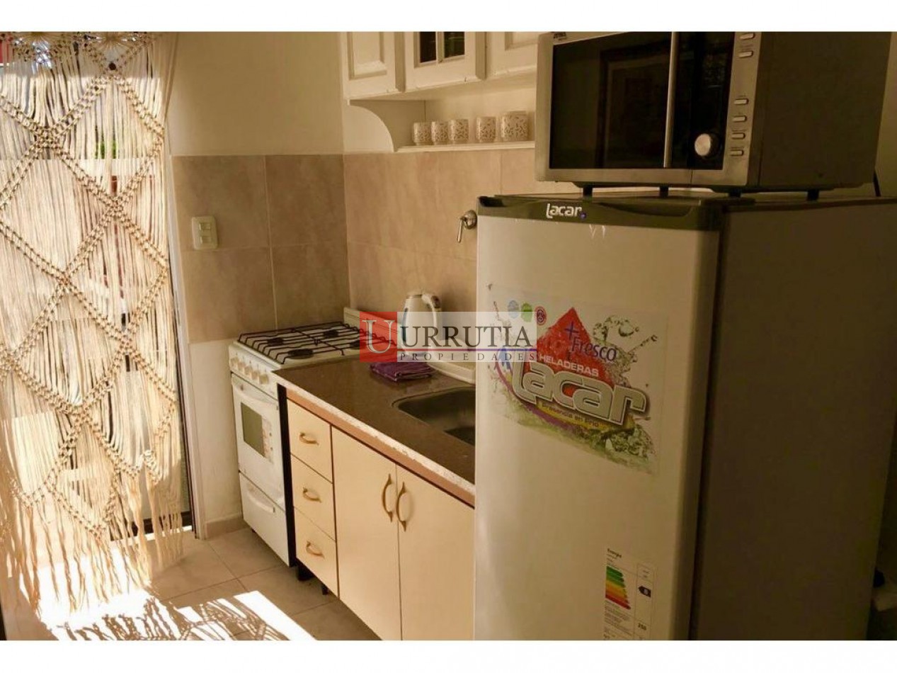 DUPLEX DE 3 AMB CON PATIO Y COCHERA. IMPECABLE ESTADO.