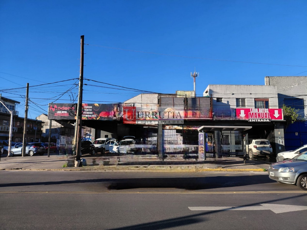 VENTA EN BLOCK. 2 locales comerciales + depto/oficina 3 amb.