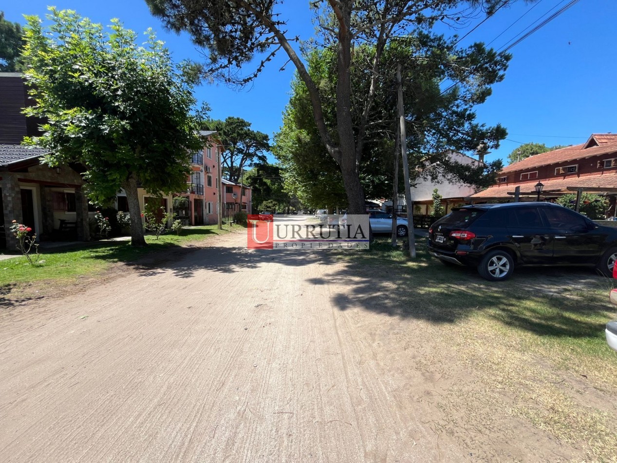 Terreno en Venta. Excelente ubicacion. Planos aprobados para 6 unidades.