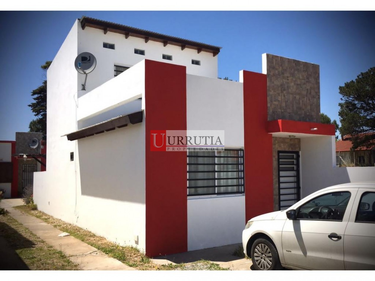 DUPLEX DE 3 AMB CON PATIO Y COCHERA. IMPECABLE ESTADO.