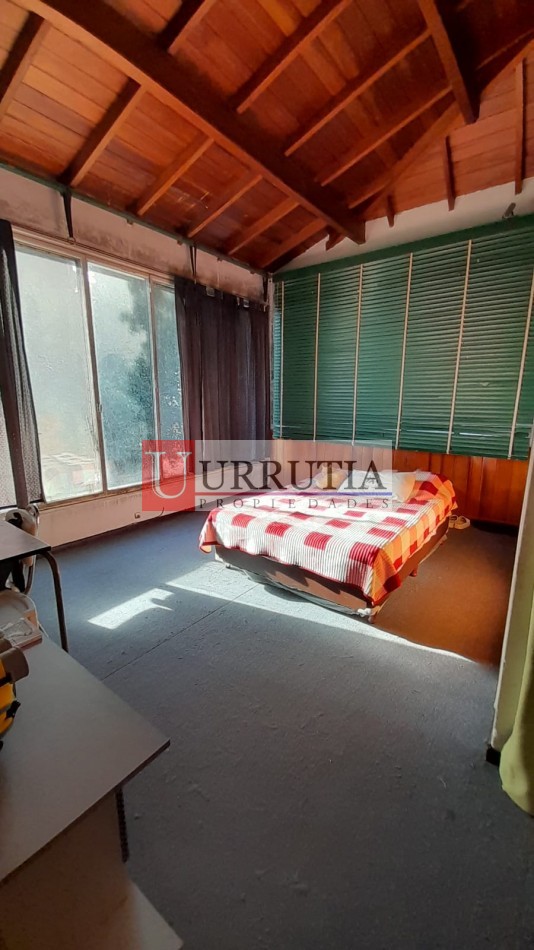 TERRENO DE 348M2 CON CHALET 6 AMB EN 2 PLANTAS. EXCELENTE UBICACION.