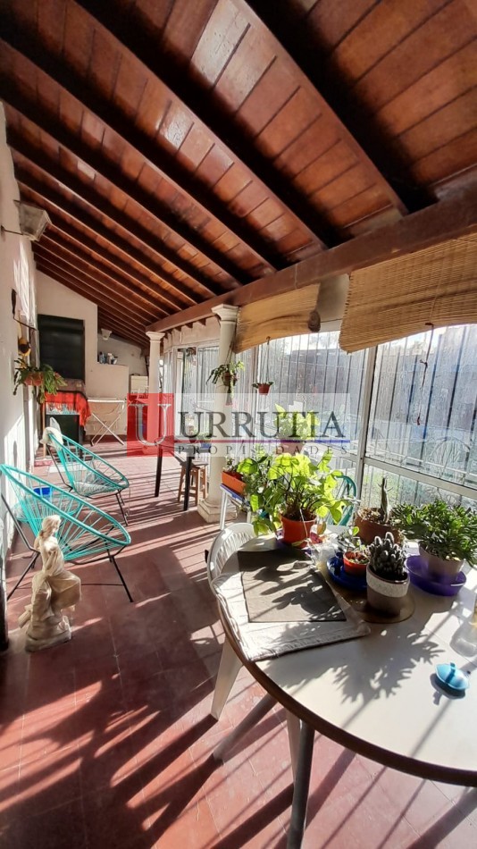 TERRENO DE 348M2 CON CHALET 6 AMB EN 2 PLANTAS. EXCELENTE UBICACION.