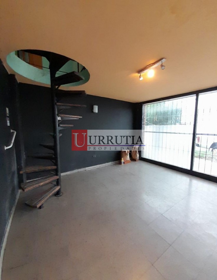 Consultorio/Oficina/Local en esquina 2 plantas + espacio aereo. POSIBILIDADES DE AMPLIACION!