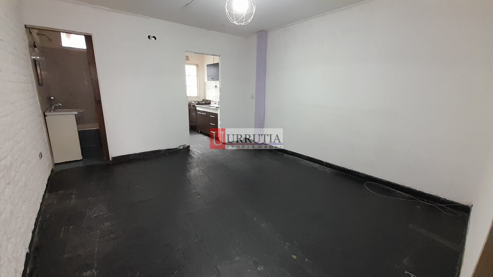 OFICINA 2 AMB C/2 PATIOS + DEPOSITO/COCHERAS.